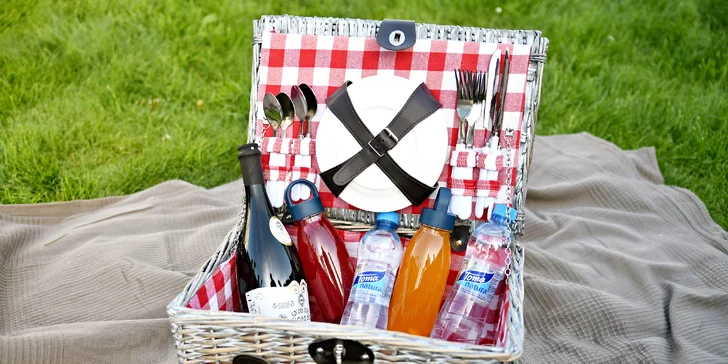 Piknik na ostrově Štvanice: miniburgery, salát, domácí bábovka i prosecco