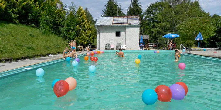 Pobyt v kempu u Lipna pro dva: polopenze, koupání a výlety