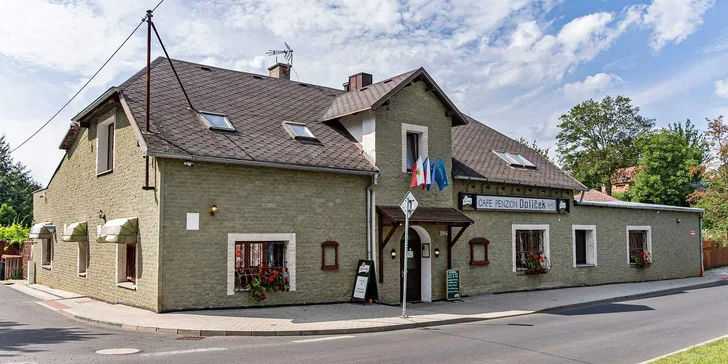 Zvolit můžete rovnou i variantu, která má v ceně polopenzi, tedy i večeře formou dvouchodového menu.