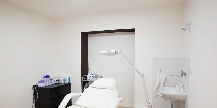 Mrkací panenka i s přírodními řasami: Revoluční technika lash lifting a botox