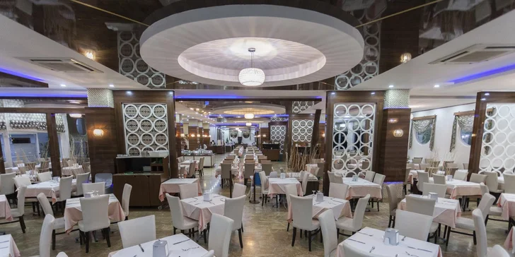 Ultra all inclusive vás bude rozmazlovat od snídaní až po půlnoční svačinku. 