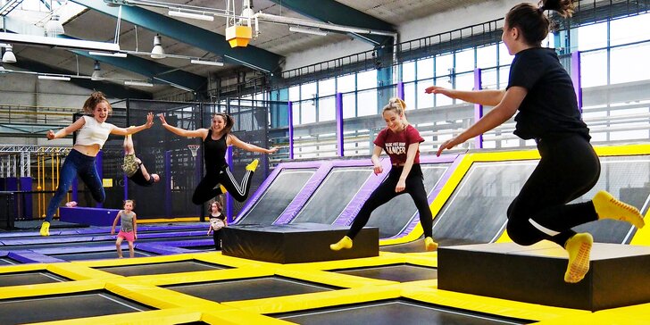 Zbrusu nový JumpPark: hodina hopsání, skákání a řádění na trampolínách