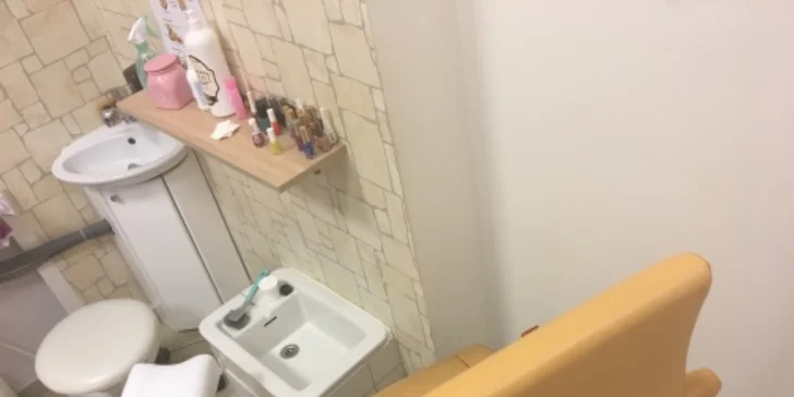 Krásné nehty na prvním místě: pedikúra včetně lakování či peelingu