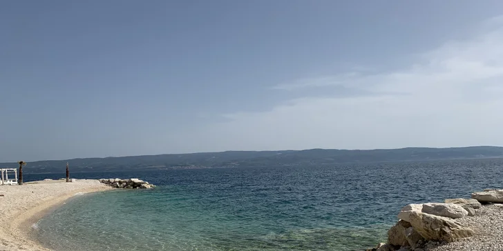 Chorvatské letovisko Mali Rat: doprava a 7 nocí v hotelu 120 m od pláže