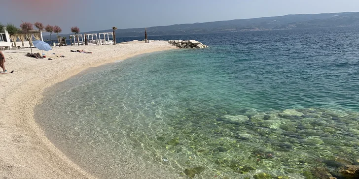 Chorvatské letovisko Mali Rat: doprava a 7 nocí v hotelu 120 m od pláže