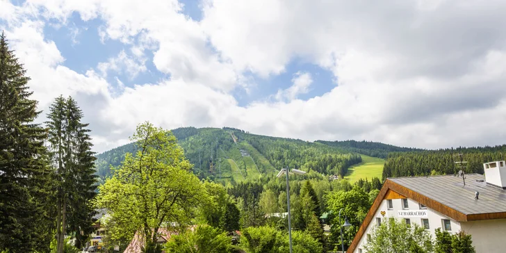 Za výlety do Harrachova: 3 až 8 dní s polopenzí v hotelu s relax centrem