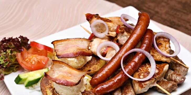 Chutný kalemegdanský mix grill pro dva v balkánské restauraci