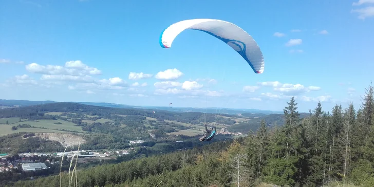 Tandemový paragliding: adrenalinový let v Beskydech či na Slovensku