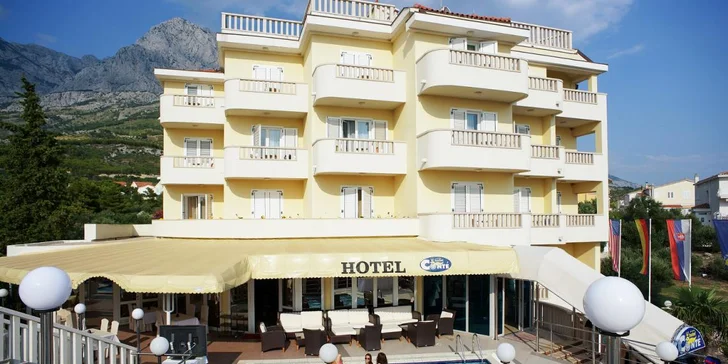 Pobyt v hotelu kousek od Makarské riviéry pro pár i rodinu: snídaně i bazén