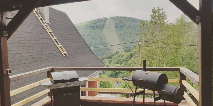 Moderní chata se saunou a vířivkou v Krušných horách pro partu nebo rodinu