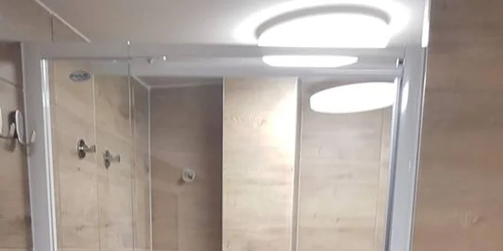 Moderní chata se saunou a vířivkou v Krušných horách pro partu nebo rodinu