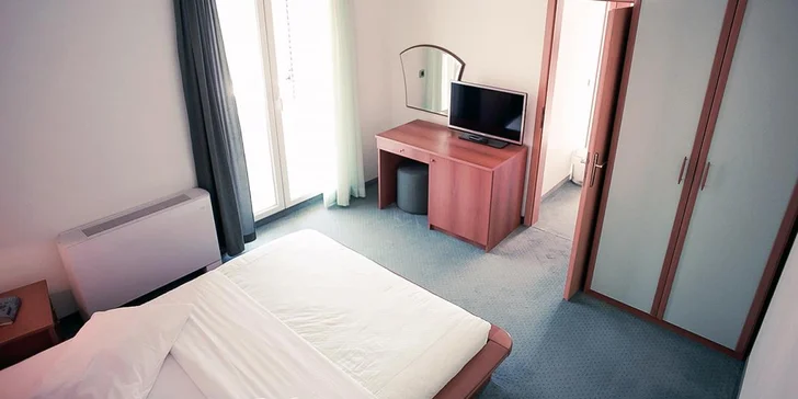 Pobyt v hotelu kousek od Makarské riviéry pro pár i rodinu: snídaně i bazén