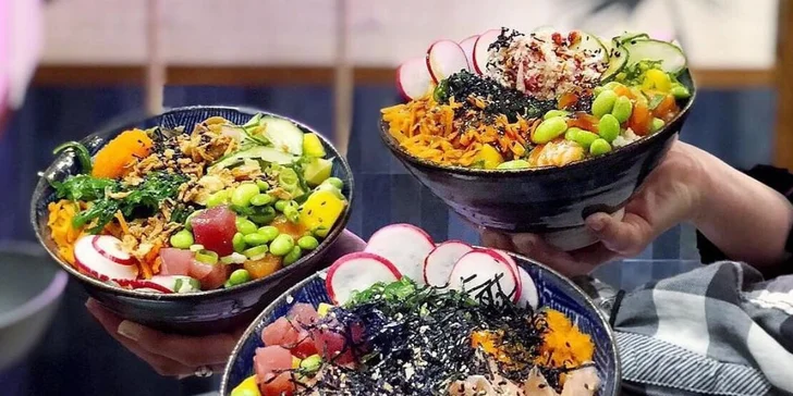 Ochutnejte Havaj na Letné: poke bowl pro 1 či 2 osoby, výběr ze 7 druhů