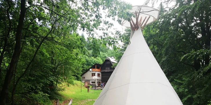 Podzimní pobyt v indiánském teepee v Beskydech: možnost grilování, příroda a výlety
