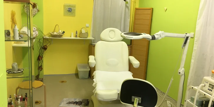 Suchá nebo wellness pedikúra včetně masáže chodidel