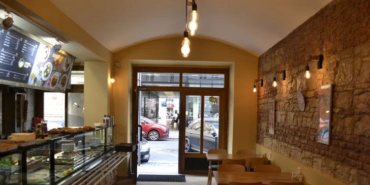Parádní kebab v centru Prahy: rolovaný v pitě, na talíři i v chlebu jako sendvič