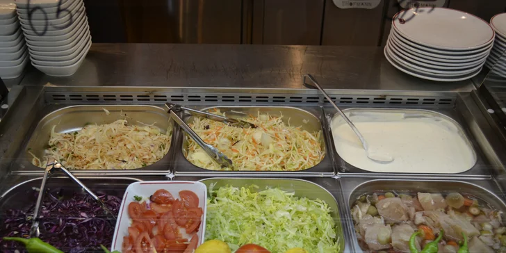 Parádní kebab v centru Prahy: rolovaný v pitě, na talíři i v chlebu jako sendvič