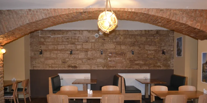Parádní kebab v centru Prahy: rolovaný v pitě, na talíři i v chlebu jako sendvič