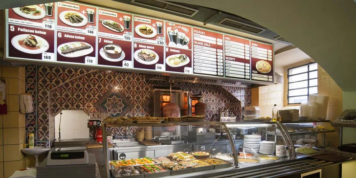 Parádní kebab v centru Prahy: rolovaný v pitě, na talíři i v chlebu jako sendvič