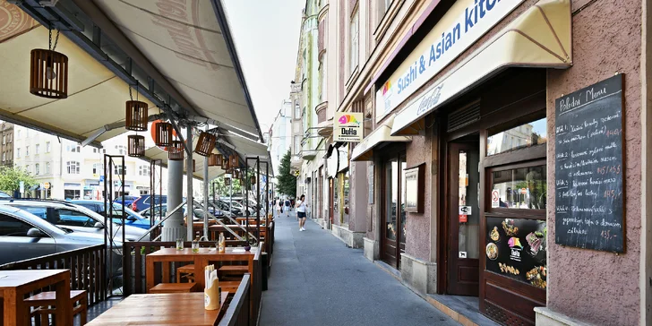 Degustační sushi set s wakame salátem i miso polévkami pro 2 osoby
