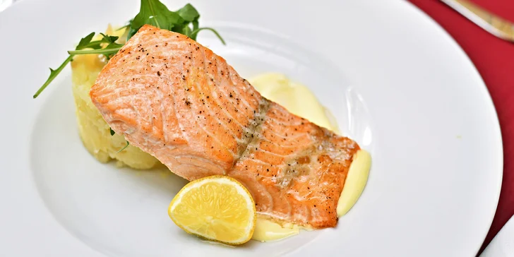 Otevřený voucher na 700, 1000 nebo 1500 Kč do restaurace s výhledem na Karlův most