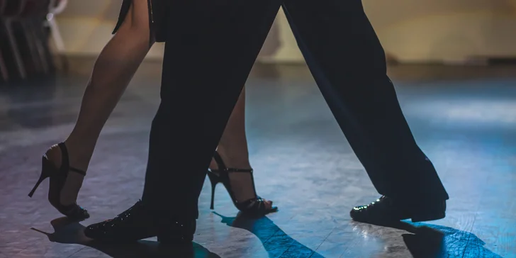 Naučte sa základné kroky spoločenských tancov Waltz, Tango, Valčík, Chacha a Jive Zadať popis	
