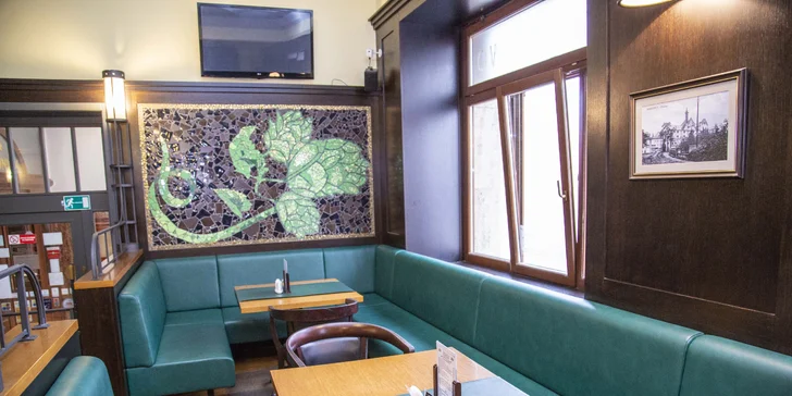Ve stylové restauraci Šalanda si ráno dáte bohaté bufetové snídaně.