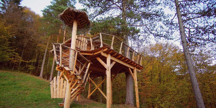Lázně Trenčianské Teplice jsou hned v sousedním městečku, tak doplňte romantiku i pořádnou relaxací.