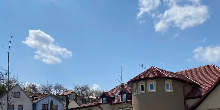 Zaparkujete přímo u hotelu.
