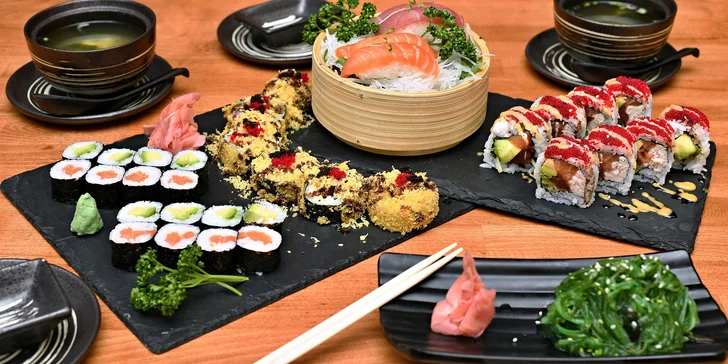 Degustační sushi set s wakame salátem i miso polévkami pro 2 osoby