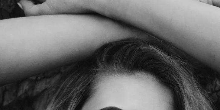 Focení portrétů v ateliéru s možností vytištěných fotografií v dárkovém leporelu