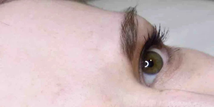 Permanentní make-up obočí nebo očních linek dle výběru