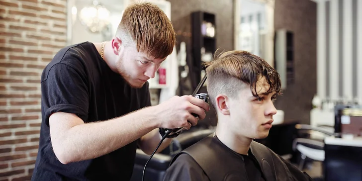 Buďte ze elegána: úprava vousů i střih vlasů včetně konzultace a stylingu