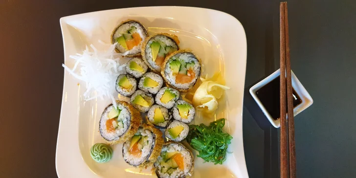 Asijské dobroty: polévka pho, grilované krevety, mušle i sépie nebo sushi sety