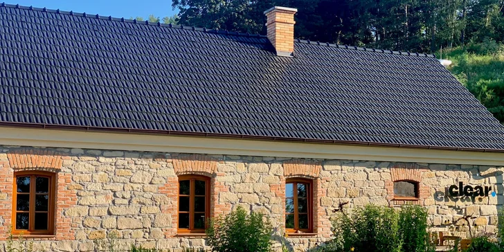  Kousek od Hokova najdete rozhlednu Tobiášův vrch, Schillerovu rozhlednu nebo menhiry.