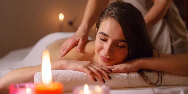 Dvojitý odpočinek: thajská masáž zad gelem z aloe vera v solné jeskyni