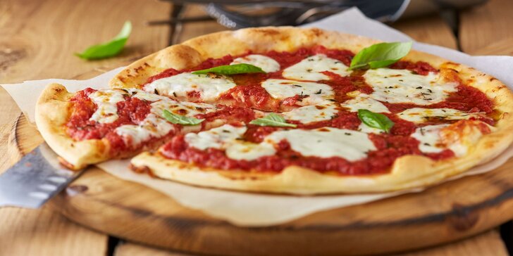 Křupavá pizza s průměrem 40 cm: Margherita, Hawaii, Funghi i Vegetariana