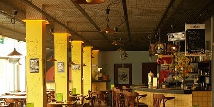 2 křupavé pizzy dle výběru a k tomu 2 vstupenky do nejhezčího kina v ČR!