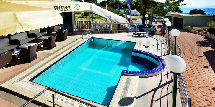 Pobyt v hotelu kousek od Makarské riviéry pro pár i rodinu: snídaně i bazén