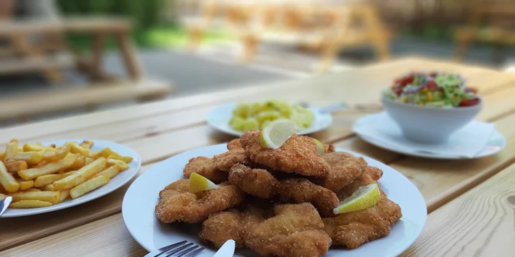 0,5 nebo 1 kg řízků z kotlety, krkovice i kuřete a přílohy podle výběru
