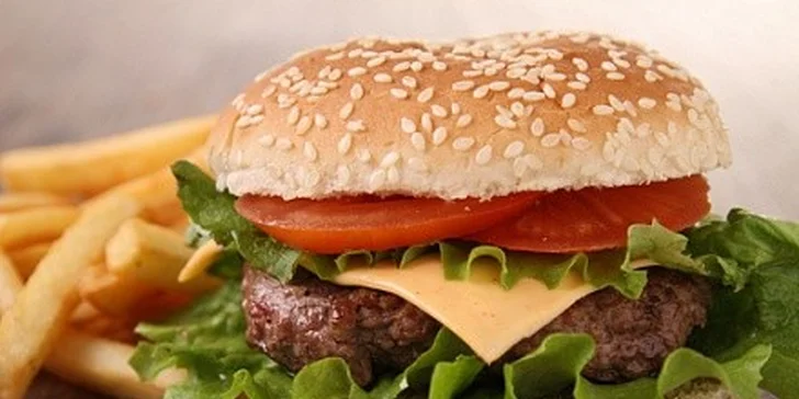 2x Cheeseburger s hranolkami (2x 400g). Americká poctivá pochoutka v Brně!