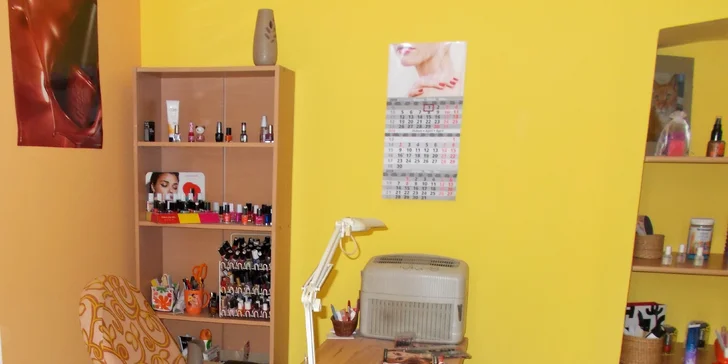 Blaho pro ruce a nohy: Mokrá aroma pedikúra a klasická manikúra pro ženy