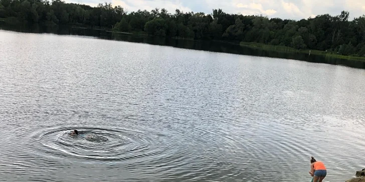 1 či 2 hodiny na kánoi nebo paddleboardu na olomouckém koupališti