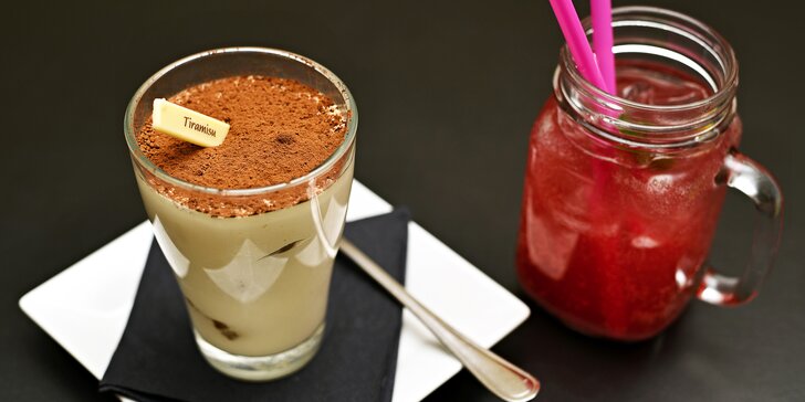 Sladké ochlazení: nápoj a dezert v kavárně na Staroměstském náměstí