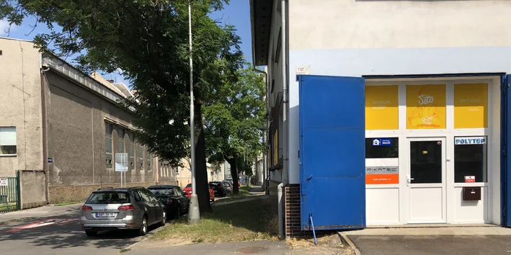 Bezpečná a pohodová jízda: leštění a renovace předních světlometů auta