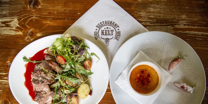 Tříchodové menu i s láhví sektu pro dva: polévka, kachní prsa a crème brûlée