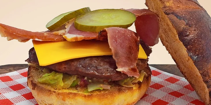 Pokud máte rádi jídlo ostřejší, můžete u obou variant sáhnout i po verzi pikant se švestkovou chilli omáčkou.
