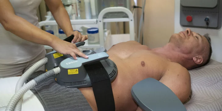 Průběh ošetření elektromagnetické stimulace tuku a svalu 