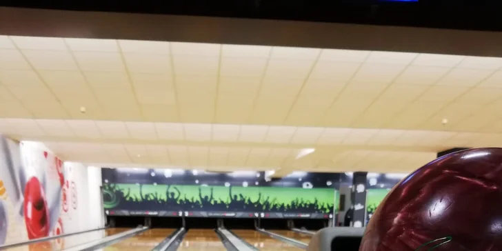 2 hod. bowlingu až pro 8 hráčů a 500 g škvarkové pomazánky s chlebem