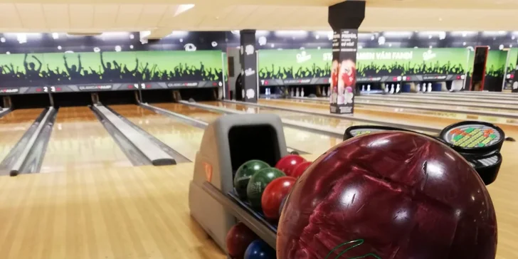 2 hod. bowlingu až pro 8 hráčů a 500 g škvarkové pomazánky s chlebem